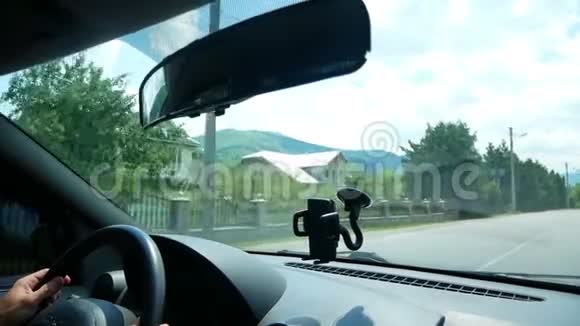 司机车窗智能手机视频的预览图