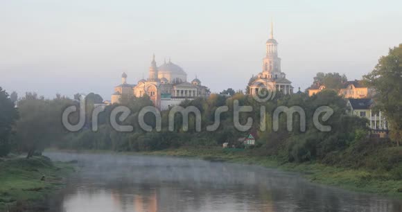 俄罗斯托日克的特维塔河上的修道院视频的预览图
