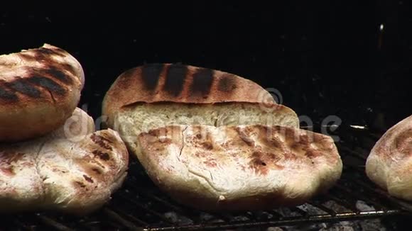 烧烤面包视频的预览图