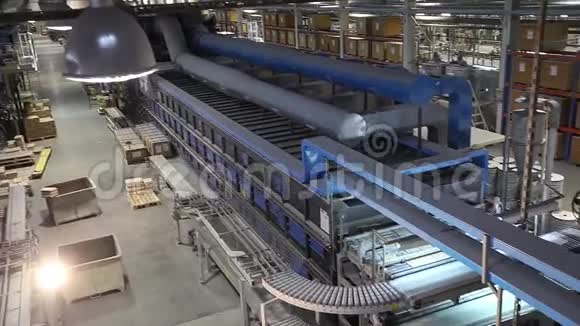 工业内部生产瓷砖现代工厂内部输送机时间圈工业外部视频的预览图