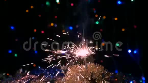 斯巴格勒庆祝圣诞节新年的灯光闪烁视频的预览图
