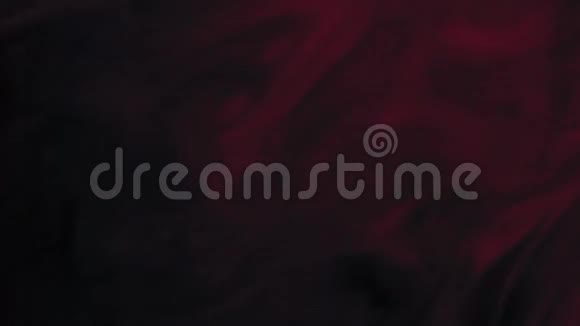黑色背景下真正的红色烟雾理想的过渡或背景视频的预览图