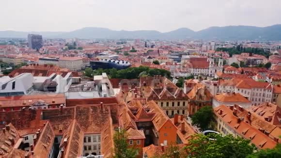 奥地利格拉茨市全景从上面可以看到美丽的欧洲城市景色视频的预览图