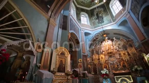 在东正教教堂里面视频的预览图