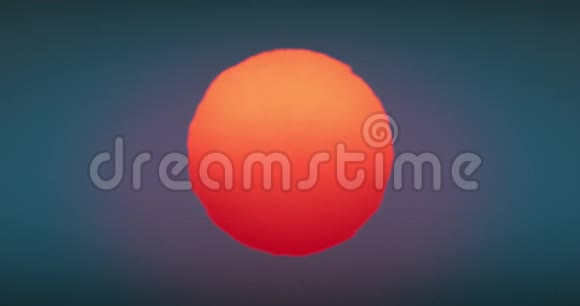美丽偌大的红日落日出太阳特写动画无缝衔接巨大的红热太阳在温暖的扭曲上方发光视频的预览图