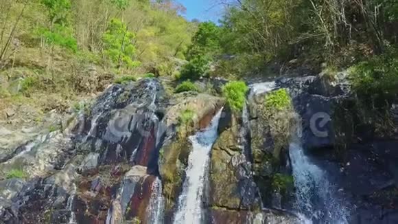 从高地的主要瀑布流中消失视频的预览图