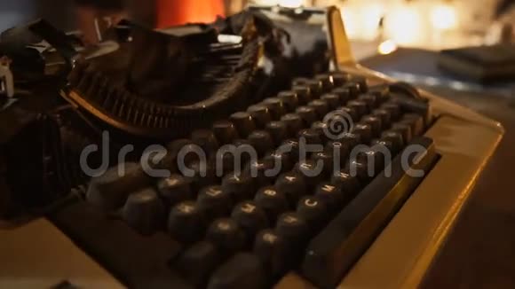 旧的俄国打字机视频的预览图