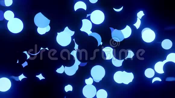闪闪发光的蓝球在闪闪发光的房间里闪闪发光暗亮相机中发光球的4k抽象三维背景视频的预览图