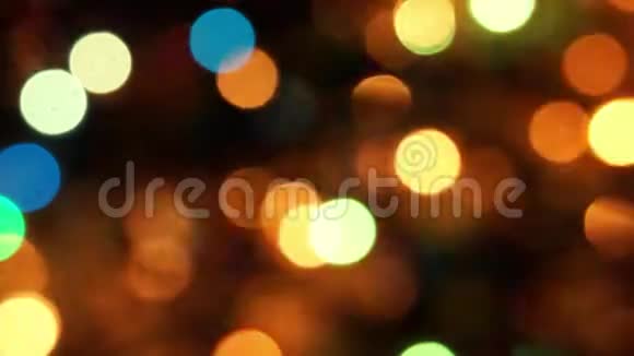 圣诞树的自然灯光背景明亮的灯光绿黄色灯光视频的预览图