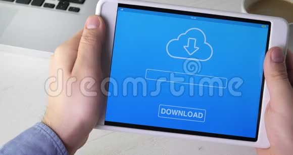 使用数码平板电脑下载文件至云服务视频的预览图
