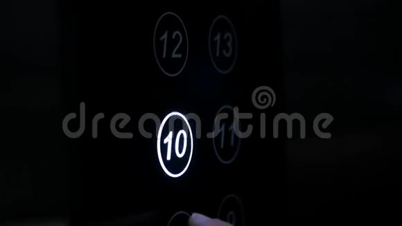 按下电梯内的触摸按钮慢动作高清1920x1080视频的预览图