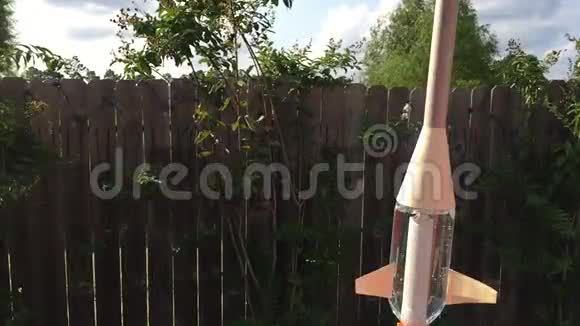 慢动作水瓶火箭视频的预览图
