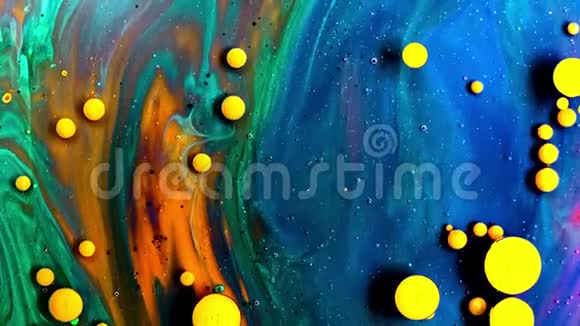 五颜六色泡泡的奇妙结构混沌运动抽象的彩色颜料俯视视频的预览图