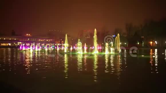 美丽的舞蹈喷泉清迈泰国视频的预览图