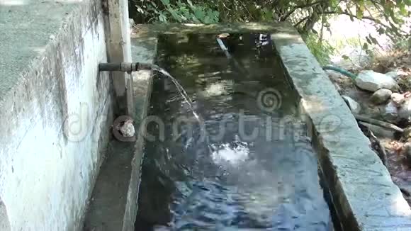 水管槽一根视频的预览图