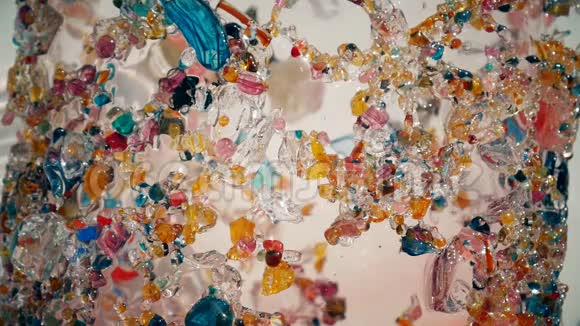 玻璃艺术彩色玻璃卵石视频的预览图