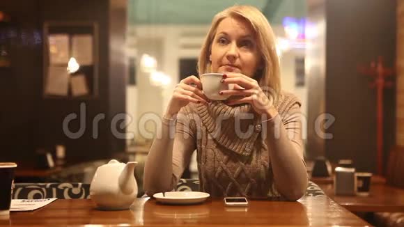 女咖啡馆泰平留言视频的预览图