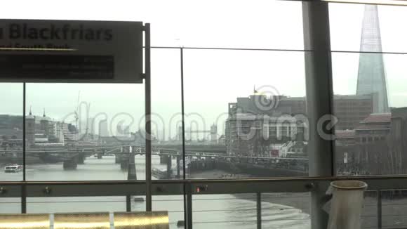 从英国火车窗口眺望伦敦视频的预览图