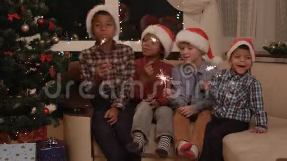 孩子们唱圣诞歌曲视频的预览图