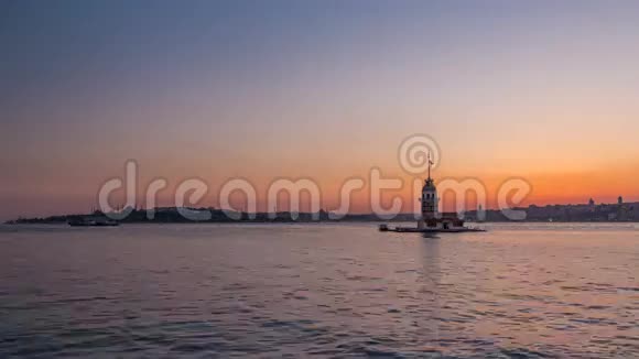伊斯坦堡土耳其克孜库勒西塔美丽的日落后白天到晚上的时间视频的预览图