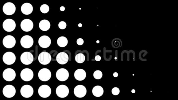 无缝半色调白点在黑色背景下出现并消失在运动中复古图案动画视频的预览图