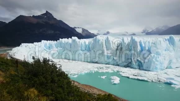 冰川PeritoMoreno冰川PeritoMoreno山脉和阿根廷湖国家公园LosGlyar巴登视频的预览图