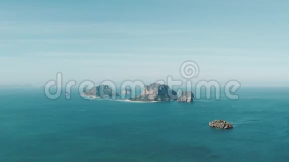 泰国Railay海滩附近的石灰石悬崖景观视频的预览图