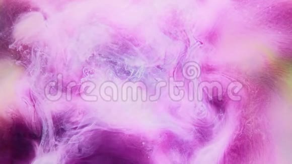 彩色烟雾覆盖紫白色蒸汽混合物视频的预览图
