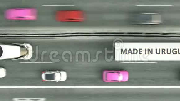 半挂车的空中俯视图乌拉圭制造文本沿公路行驶乌拉圭商业视频的预览图