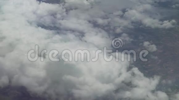 从飞机上看到曼谷上空的积云视频的预览图