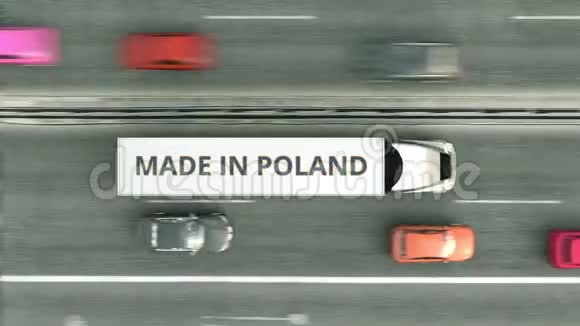 拖车卡车的空中俯视图带有MADE的POLAND文本沿道路行驶波兰商业相关循环视频的预览图