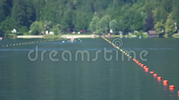 赛艇比赛前的训练运动员享受水上运动生活方式视频的预览图