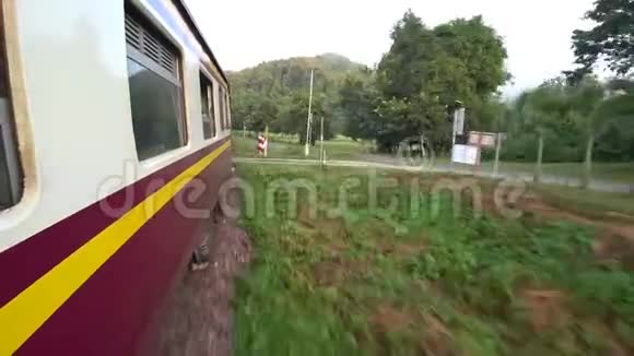 火车从曼谷开往清迈视频的预览图