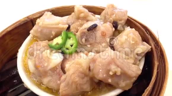 吃中国菜叫猪肉小吃视频的预览图