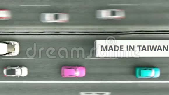 挂车的空中俯视图带有MADE在台湾文字沿道路行驶台湾业务视频的预览图