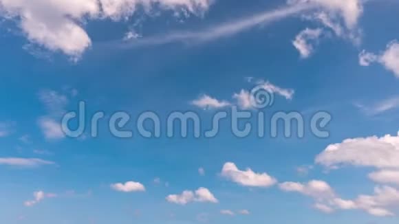 4夏季蓝天和云彩的K时流逝视频的预览图