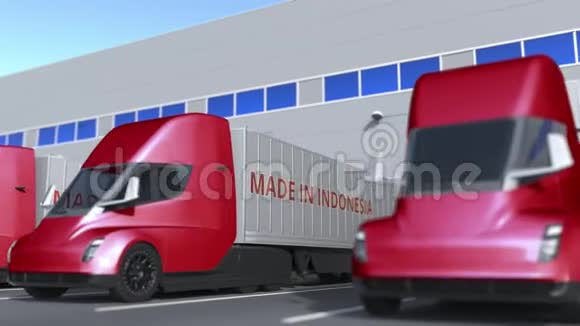 现代半挂车卡车的MADE在印度尼西亚文本是装载或卸载在仓库印度尼西亚商业视频的预览图