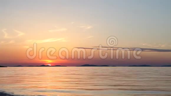 碧海之上的红日落视频的预览图