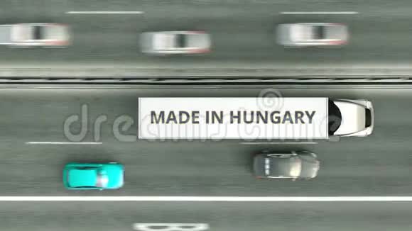 半挂车的空中俯视图带有匈牙利制造的文本沿道路行驶匈牙利商业相关视频的预览图