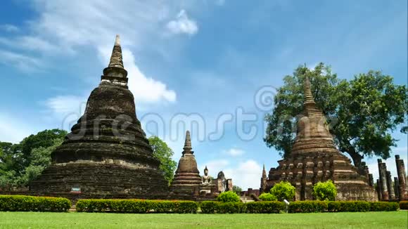 古塔在苏霍台历史公园著名的旅游景点在泰国北部视频的预览图