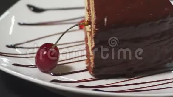 欧洲美食甜点巧克力芝士蛋糕视频的预览图