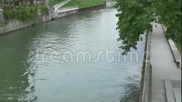 斯洛文尼亚的卢布尔雅那河视频的预览图