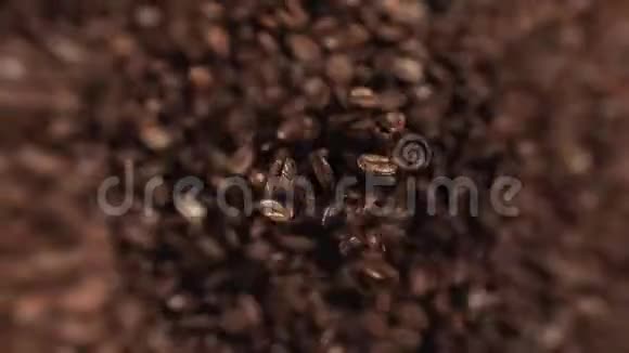 超慢动作4K跳咖啡豆视频的预览图