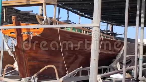 迪拜海边的渔船视频的预览图