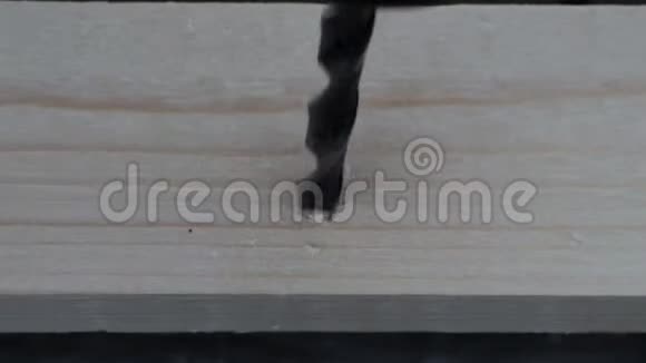 人钻木木板视频的预览图