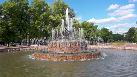 雷芬斯基喷泉又名博洛蒂喷泉莫斯科俄罗斯慢光子发射视频的预览图