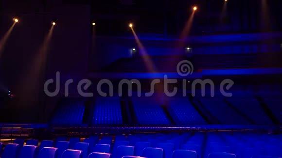 在音乐厅和光线下视频的预览图
