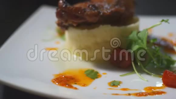 欧洲美食土豆泥和肉视频的预览图