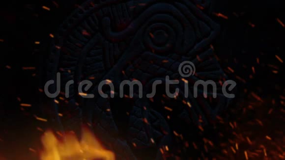 龙维京雕刻在狂暴的火焰中视频的预览图
