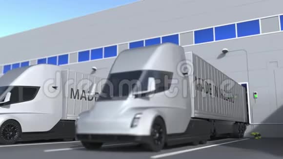 现代半挂车卡车的MADE在爱尔兰文字是装载或卸载在仓库土耳其商务相关视频的预览图